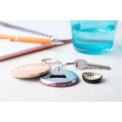 Přívěšek na klíče s plackou KeyBadge Bottle