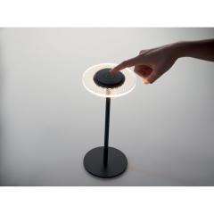 Dobíjecí kovová stolní lampa LOUNGE